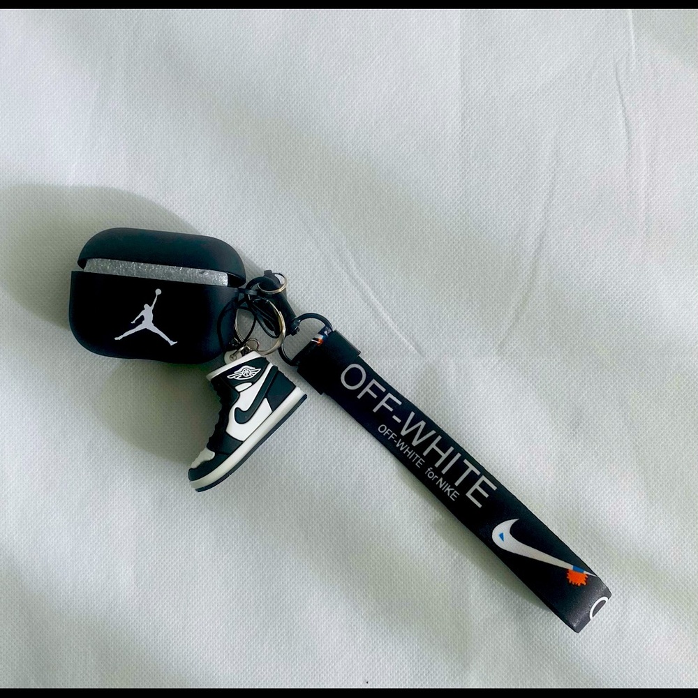COPY - Nike AirPods Pro case with sneaker